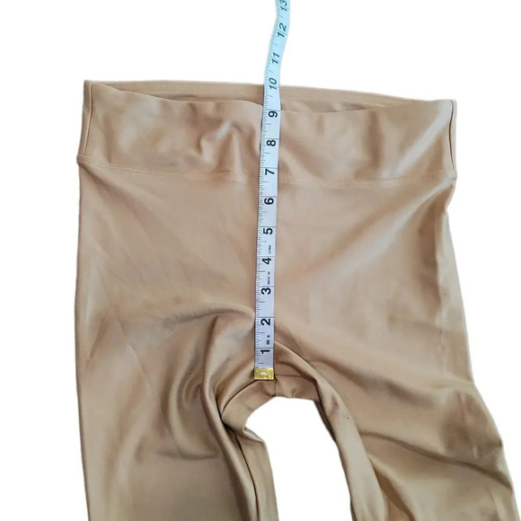 Koral Lustrous Infinity High Rise Legging in Iced Coffee - Picture 6 of 9